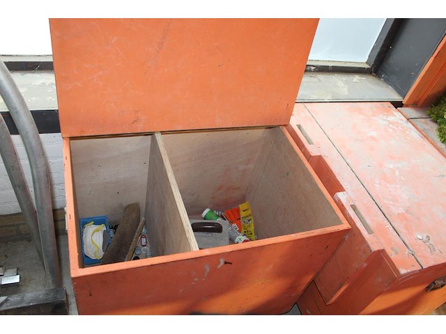 Drie verrijdbare werkkisten waarvan twee met achterwand. afm. 70 x 50 x 64 cm. - afbeelding 3 van  3