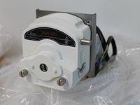 Drie vloeistofpompen jihpump 253yx met diverse slangen. - afbeelding 2 van  3