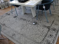 Drie vloertapijten. afmeting per tapijt 302 x 215 cm. - afbeelding 2 van  3