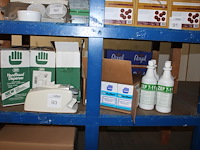 Drie zeepdispensers zep met diverse zepen. - afbeelding 1 van  3