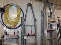 Driedelige gevel/puntladder dirks dgp 566 met 3 x 6 treden.