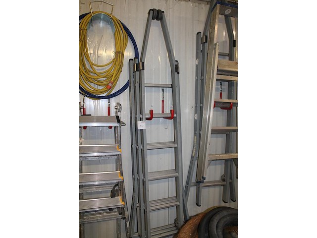 Driedelige gevel/puntladder dirks dgp 566 met 3 x 6 treden. - afbeelding 2 van  2