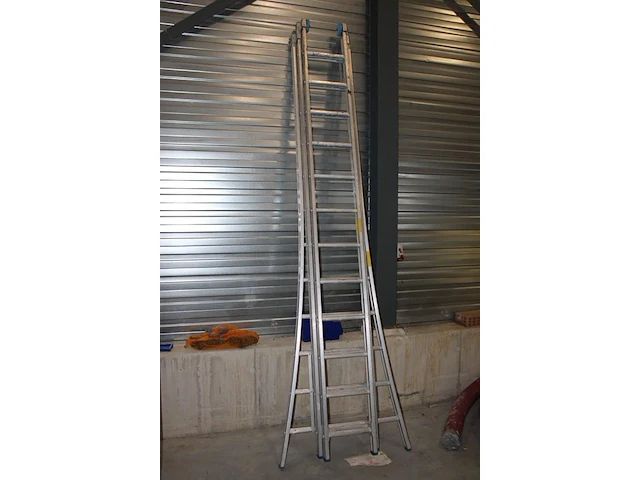 Driedelige ladder pgs met 3 x 12 treden - afbeelding 2 van  2