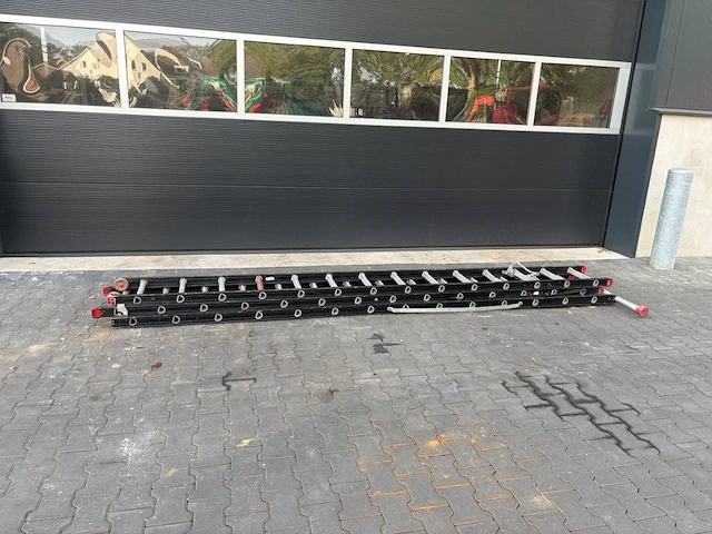 Driedelige uitschuifladder - afbeelding 1 van  1
