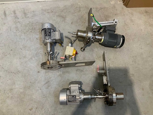Driefasige asynchrone elektromotor - reactor roeren (2x) - afbeelding 1 van  4