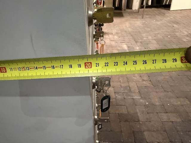 Drieledige lockerkast, sleutellockers, lichtgrijs - afbeelding 4 van  4