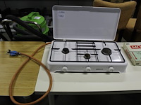 Driepits gasfornuis beko. geschikt voor propaangas. margeproduct - afbeelding 1 van  3