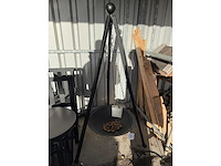 Driepoot met vuurschaal - afbeelding 1 van  3