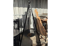 Driepoot met vuurschaal - afbeelding 2 van  3