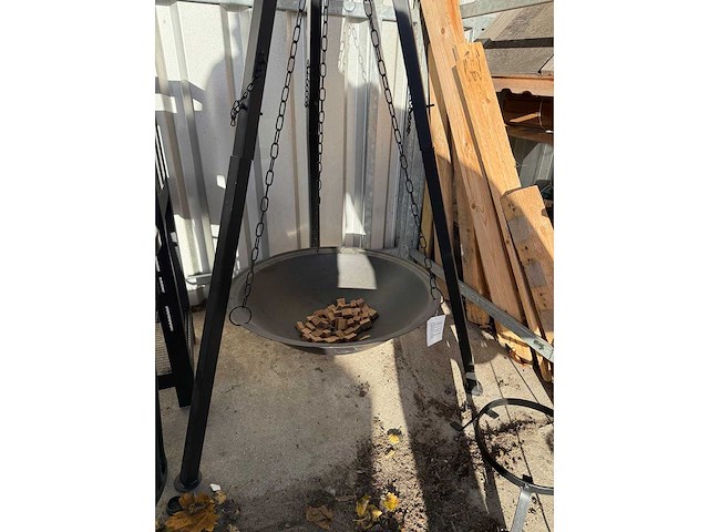 Driepoot met vuurschaal - afbeelding 3 van  3