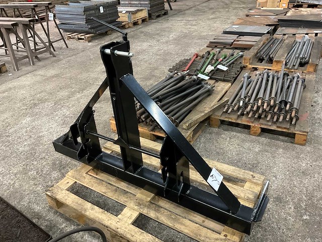 Driepunts inrichting voor grondbak - afbeelding 1 van  5