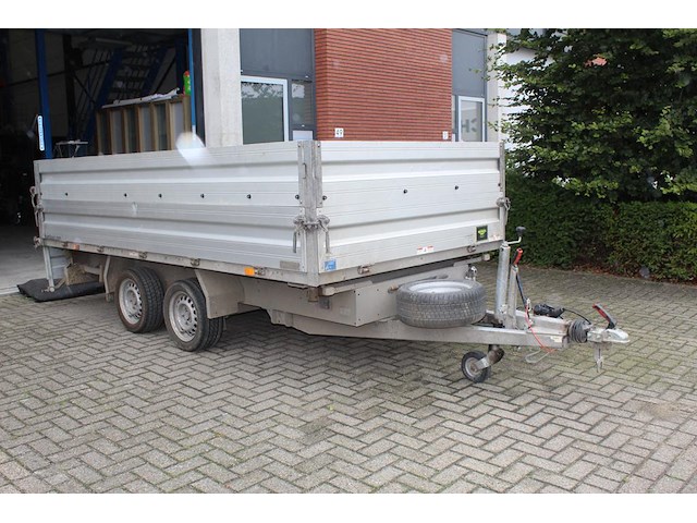 Driezijdige kipper aanhanger humbaur htk 3000.37 met kenteken 84-ws-gp. - afbeelding 1 van  8