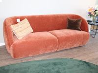 Driezitsbank met twee kussentjes. afmeting ca. 215 x 82 x 80 cm. - afbeelding 1 van  2