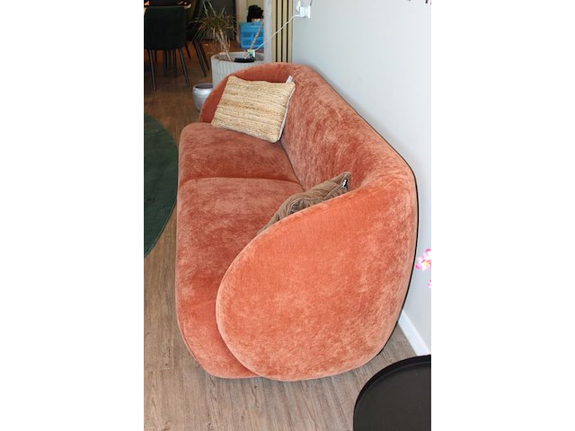 Driezitsbank met twee kussentjes. afmeting ca. 215 x 82 x 80 cm. - afbeelding 2 van  2