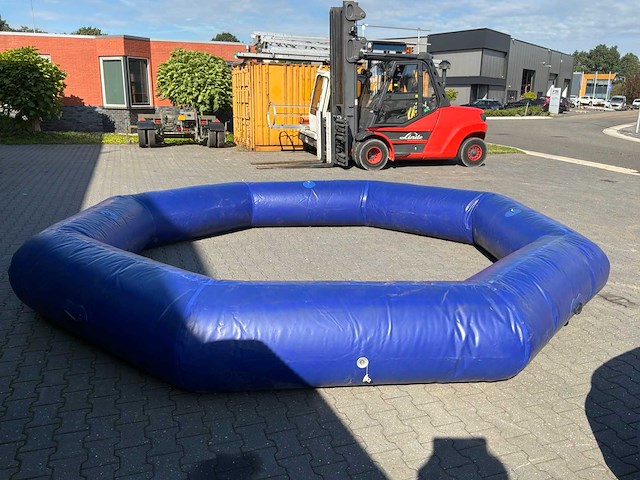 Drijvende opblaasbare arena - afbeelding 1 van  5
