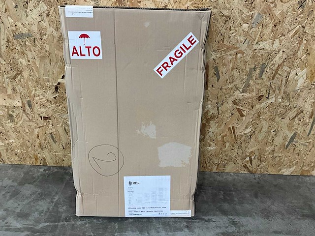 Drl 250742 elektr. badkamerradiator claudia (763mm) 760x400mm 400w wit ral9016 verkort snoer 25cm - afbeelding 3 van  5
