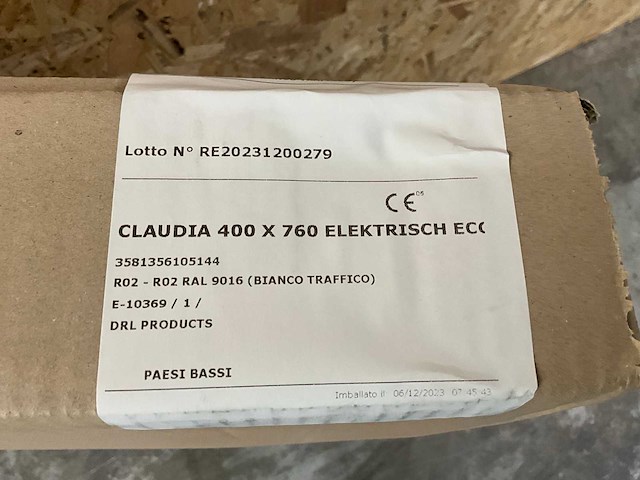 Drl 250742 elektr. badkamerradiator claudia (763mm) 760x400mm 400w wit ral9016 verkort snoer 25cm - afbeelding 5 van  5