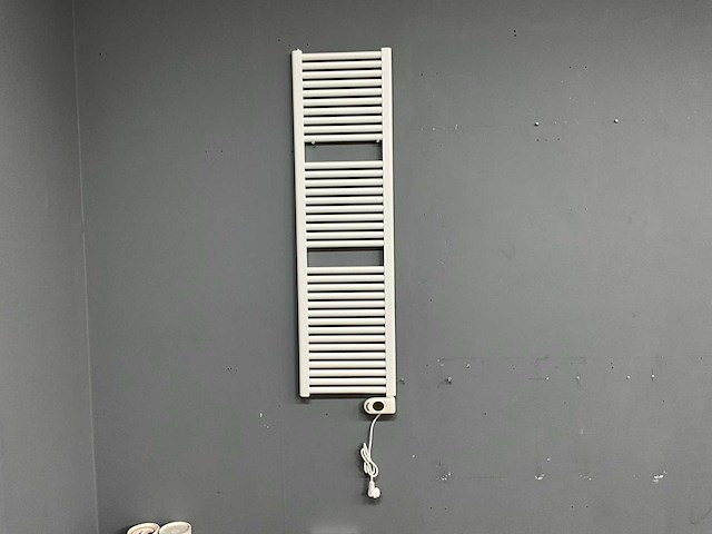 Drl claudia designradiator - afbeelding 1 van  4
