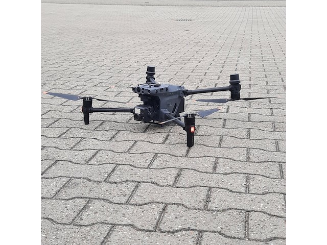 Drone, dji, matrice m30t - afbeelding 12 van  29