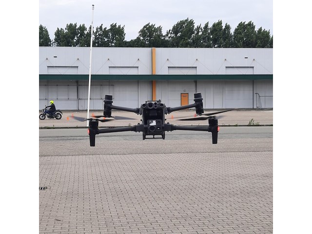 Drone, dji, matrice m30t - afbeelding 23 van  29