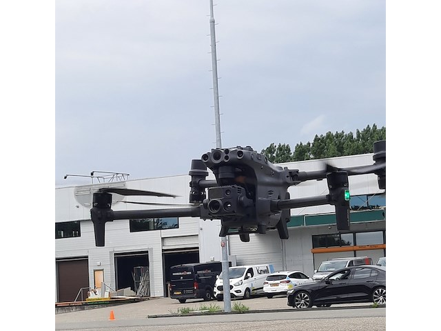 Drone, dji, matrice m30t - afbeelding 28 van  40