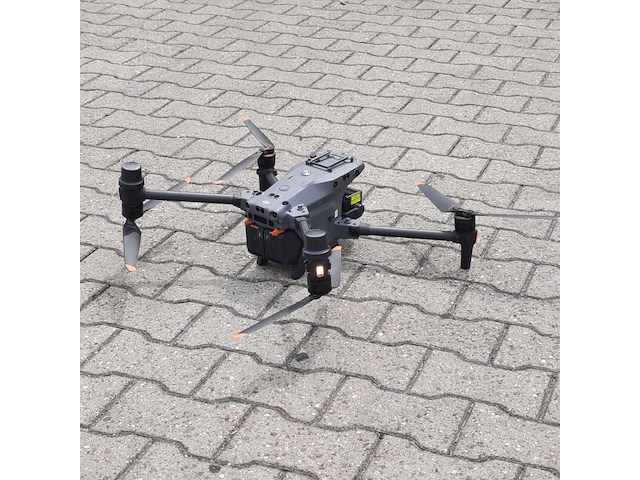 Drone, dji, matrice m30t - afbeelding 36 van  40