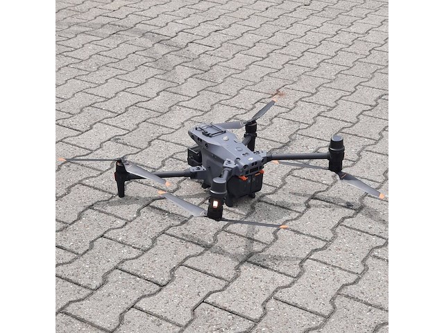 Drone, dji, matrice m30t - afbeelding 37 van  40