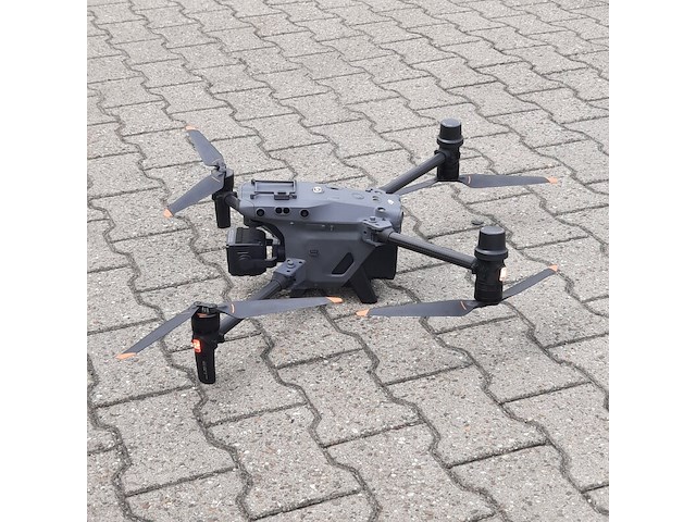 Drone, dji, matrice m30t - afbeelding 38 van  40
