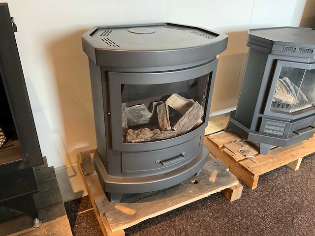 Dru skanor vrijstaande gashaard - afbeelding 1 van  6