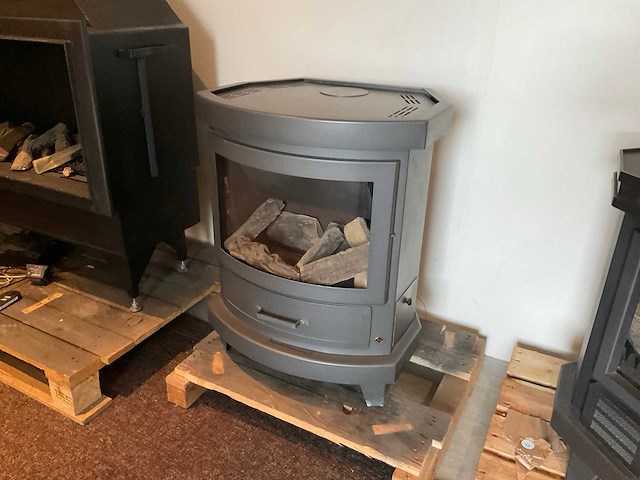 Dru skanor vrijstaande gashaard - afbeelding 2 van  6