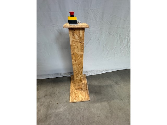 Drukknop op sokkel - afbeelding 1 van  3