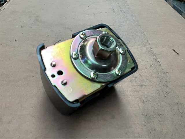 Drukschakelaar voor waterpomp - afbeelding 1 van  4