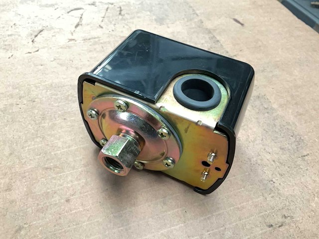 Drukschakelaar voor waterpomp - afbeelding 2 van  4