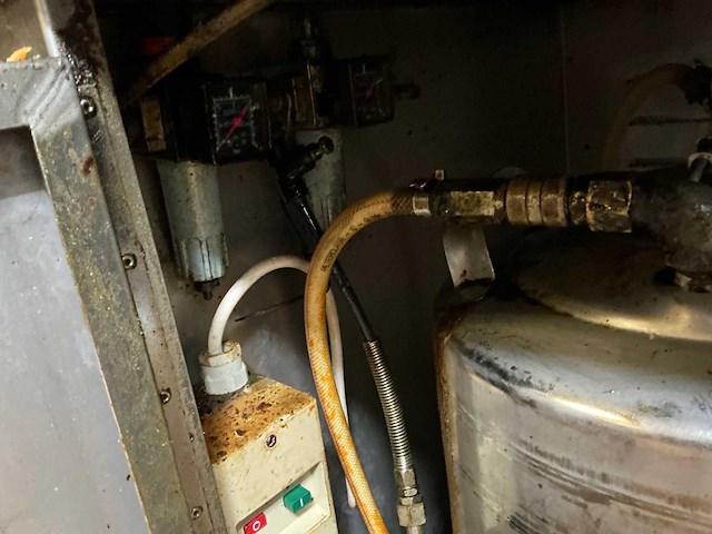 Drukspuit in rvs kast - afbeelding 7 van  8