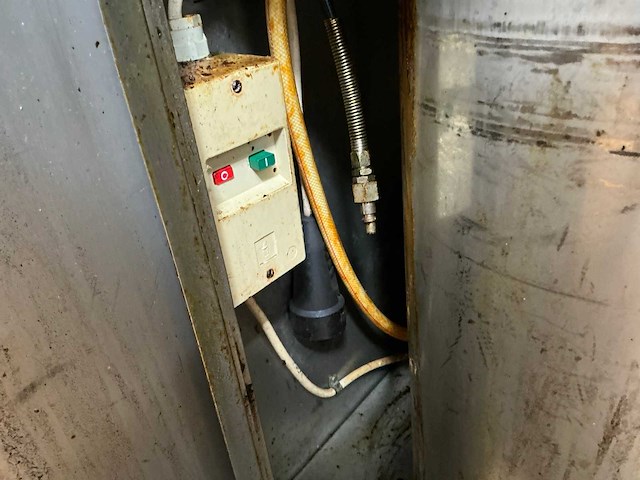 Drukspuit in rvs kast - afbeelding 8 van  8