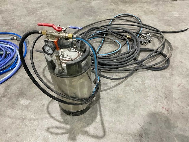Drukvat(lijm) met slangen en spray pistool - afbeelding 1 van  5