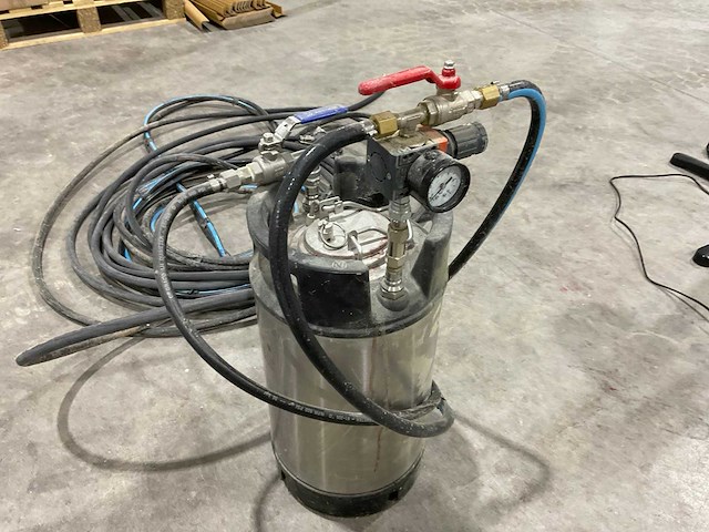 Drukvat(lijm) met slangen en spray pistool - afbeelding 2 van  5