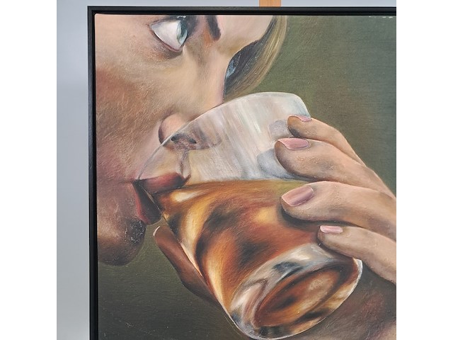 Drukwerk in lijst, reproductie van ina van zyl, lady taking a drink - afbeelding 3 van  5