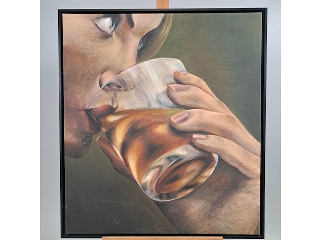 Drukwerk in lijst, reproductie van ina van zyl, lady taking a drink - afbeelding 1 van  5