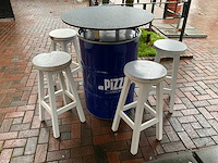 Drum tafel met barkrukken - afbeelding 4 van  8