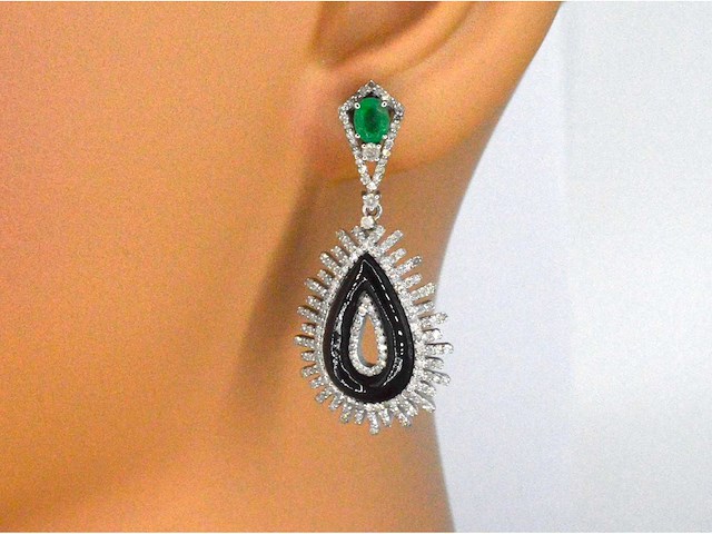 Druppelvorm oorbellen met smaragd onyx en diamanten - afbeelding 2 van  5