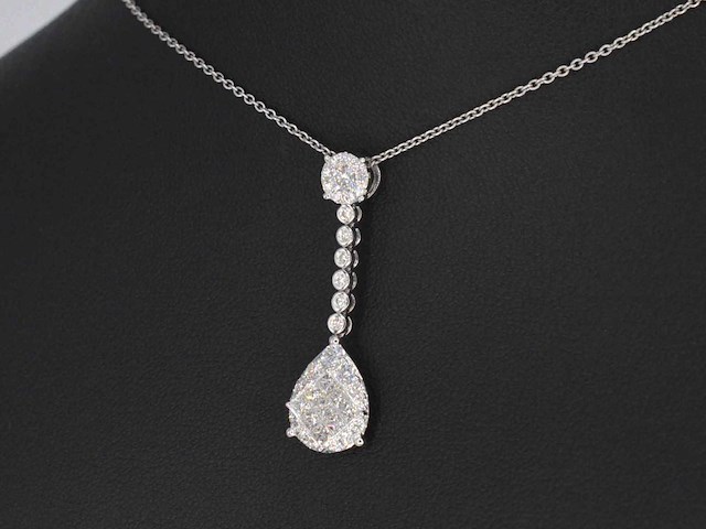Druppelvormige hanger met briljant en princess geslepen diamanten - afbeelding 4 van  7
