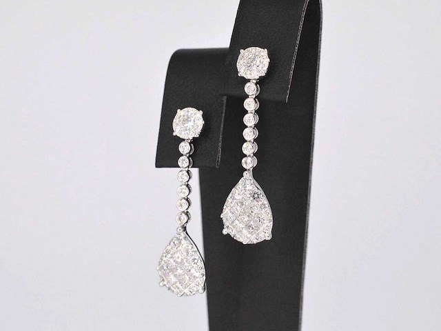 Druppelvormige oorhangers met briljant en princess diamanten - afbeelding 4 van  8