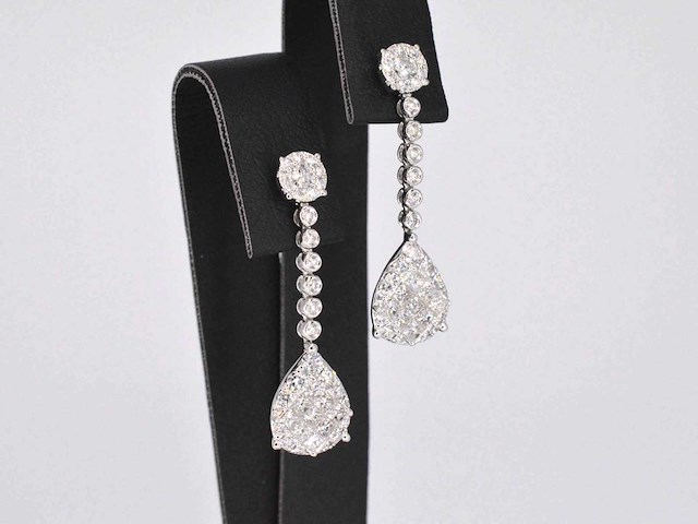 Druppelvormige oorhangers met briljant en princess diamanten - afbeelding 5 van  8