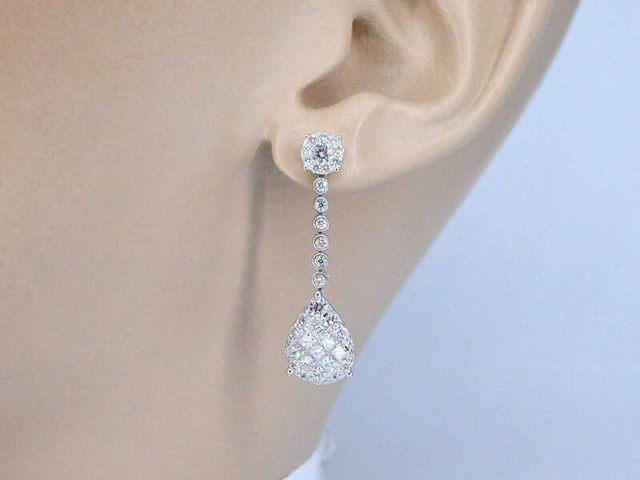 Druppelvormige oorhangers met briljant en princess geslepen diamanten - afbeelding 2 van  9