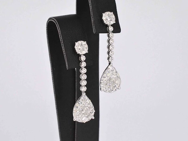Druppelvormige oorhangers met briljant en princess geslepen diamanten - afbeelding 4 van  9