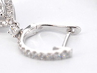 Druppelvormige oorhangers met briljant geslepen diamanten - afbeelding 8 van  9