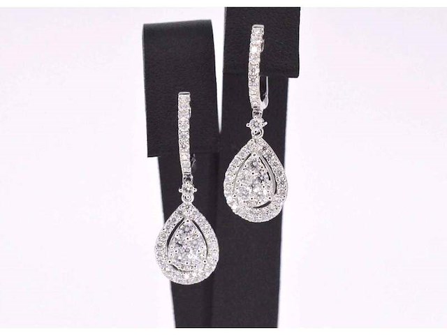 Druppelvormige oorhangers met briljant geslepen diamanten - afbeelding 1 van  10