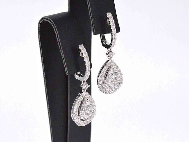 Druppelvormige oorhangers met briljant geslepen diamanten - afbeelding 5 van  10