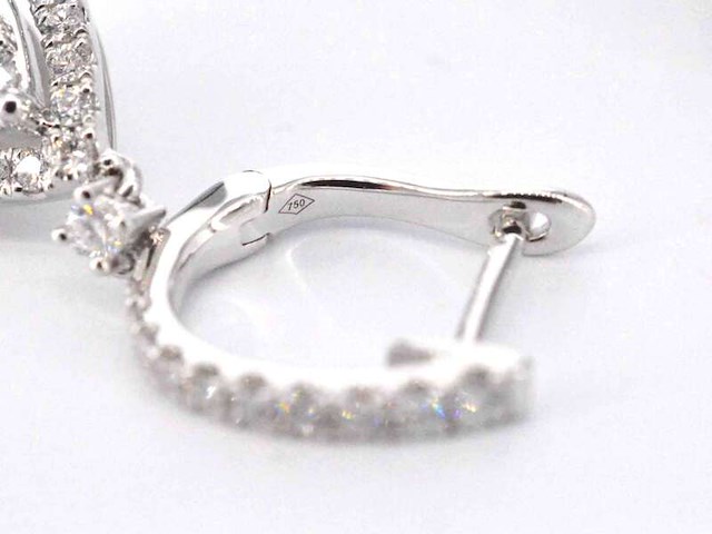 Druppelvormige oorhangers met briljant geslepen diamanten - afbeelding 8 van  10